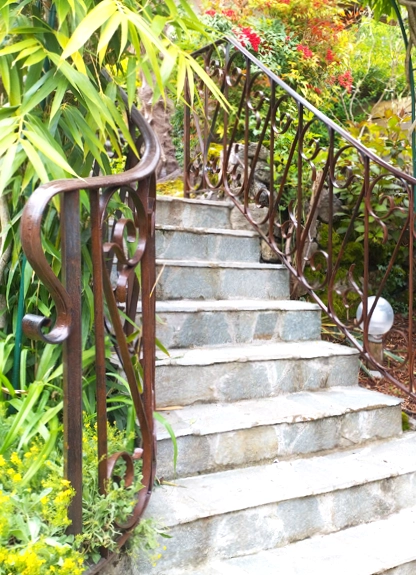 Garde-corps d'escalier avec volutes